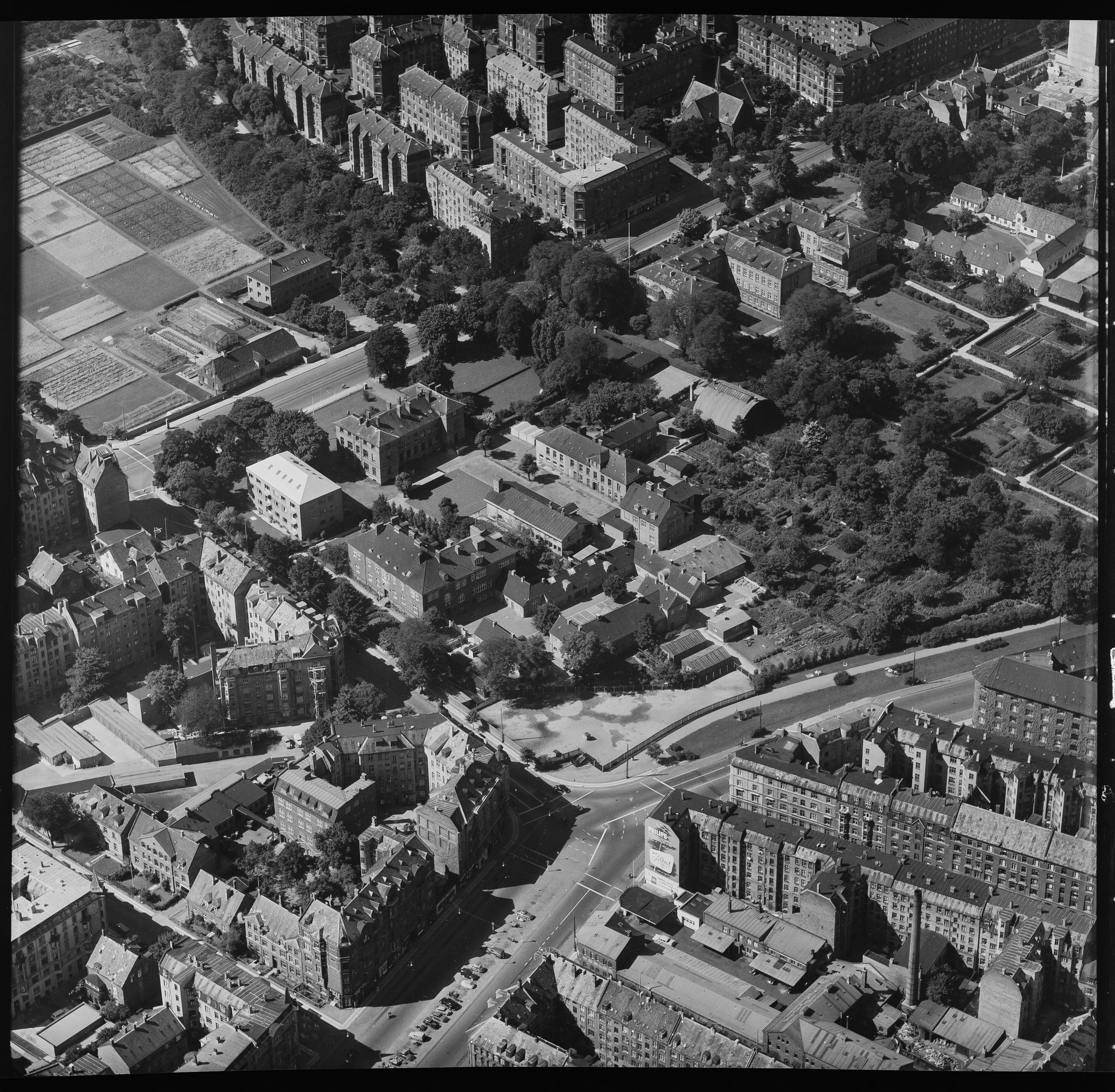 Skråfoto fra 1956 taget 228 meter fra Rantzausgade 45, st. tv