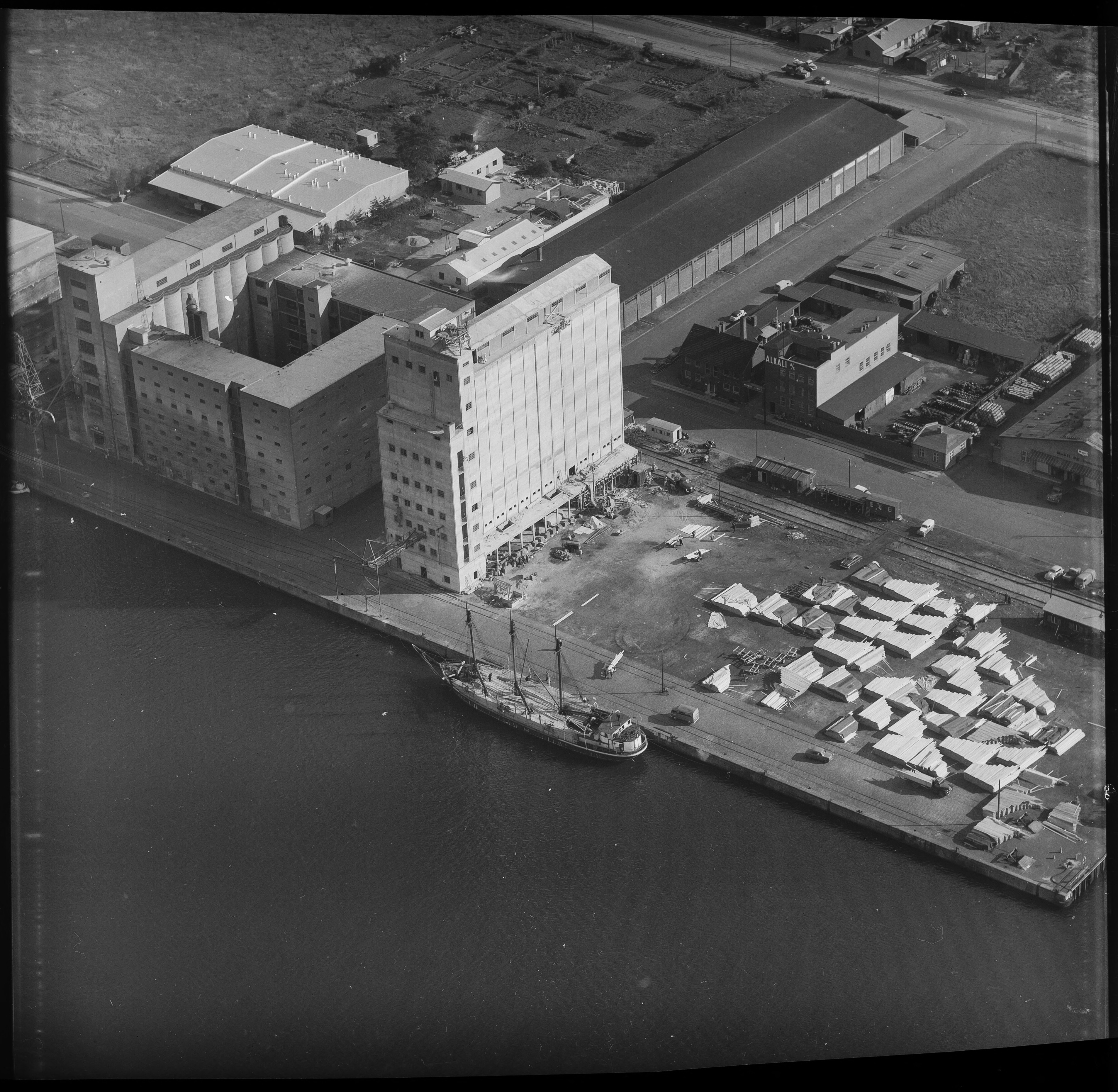 Skråfoto fra 1956 taget 132 meter fra Niels Neergaards Gade 10