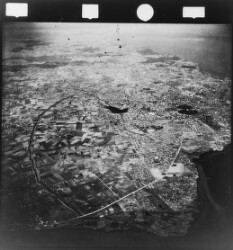 thumbnail: Skråfoto fra 1922-1939 taget 172 meter fra Helseholmen 7, 1. 
