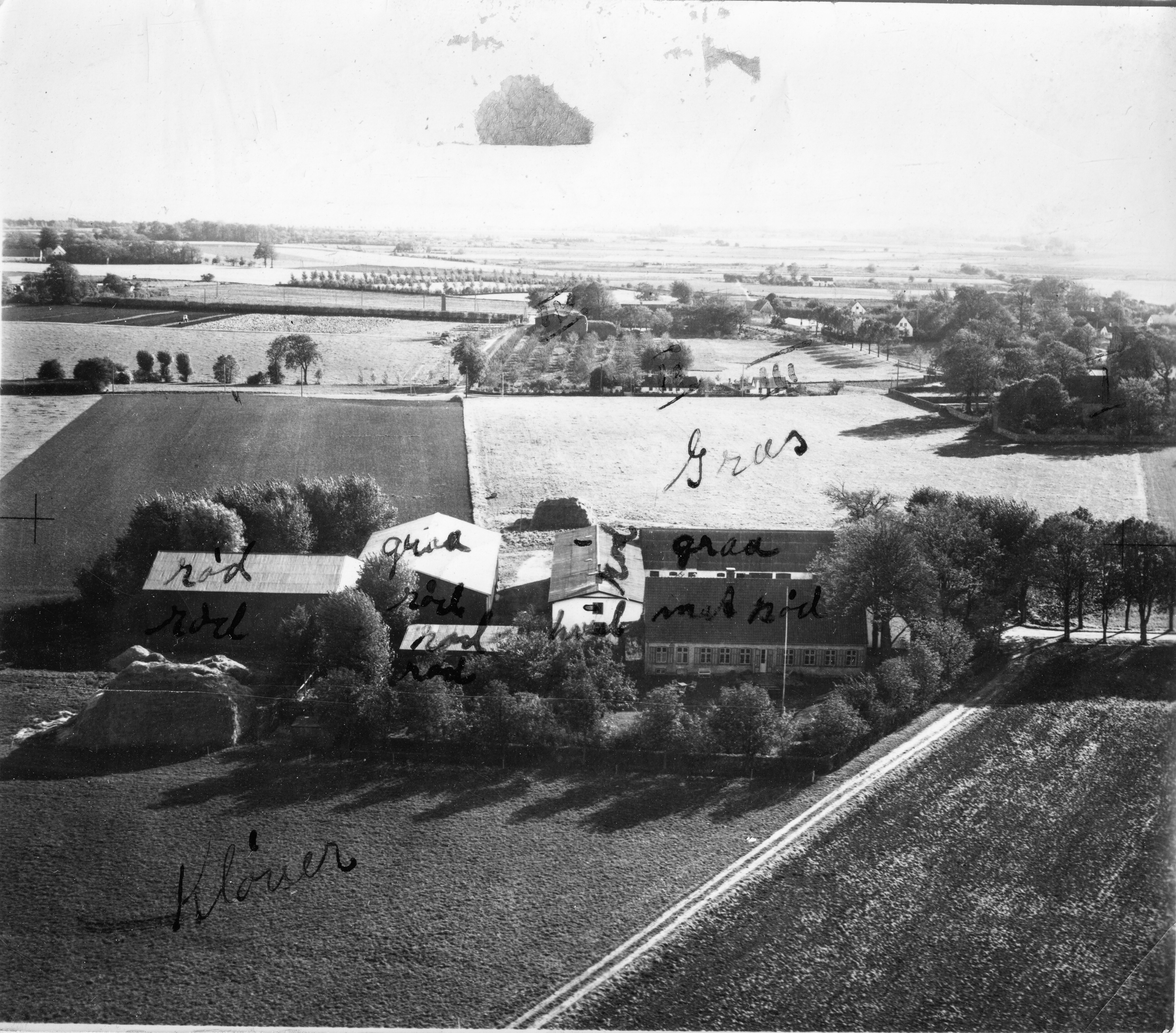 Skråfoto fra 1950 taget 23 meter fra Kirkebakke Alle 12