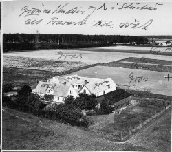 thumbnail: Skråfoto fra 1950 taget 352 meter fra Lyngevej 87