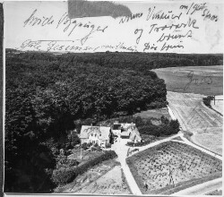 thumbnail: Skråfoto fra 1950 taget 133 meter fra Lyngevej 90
