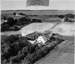 thumbnail: Skråfoto fra 1950 taget 46 meter fra Skovvænget 25