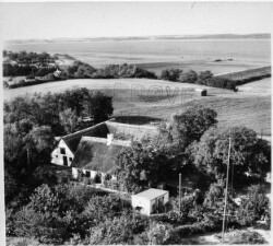 thumbnail: Skråfoto fra 1950 taget 60 meter fra Ellekildehøj 13