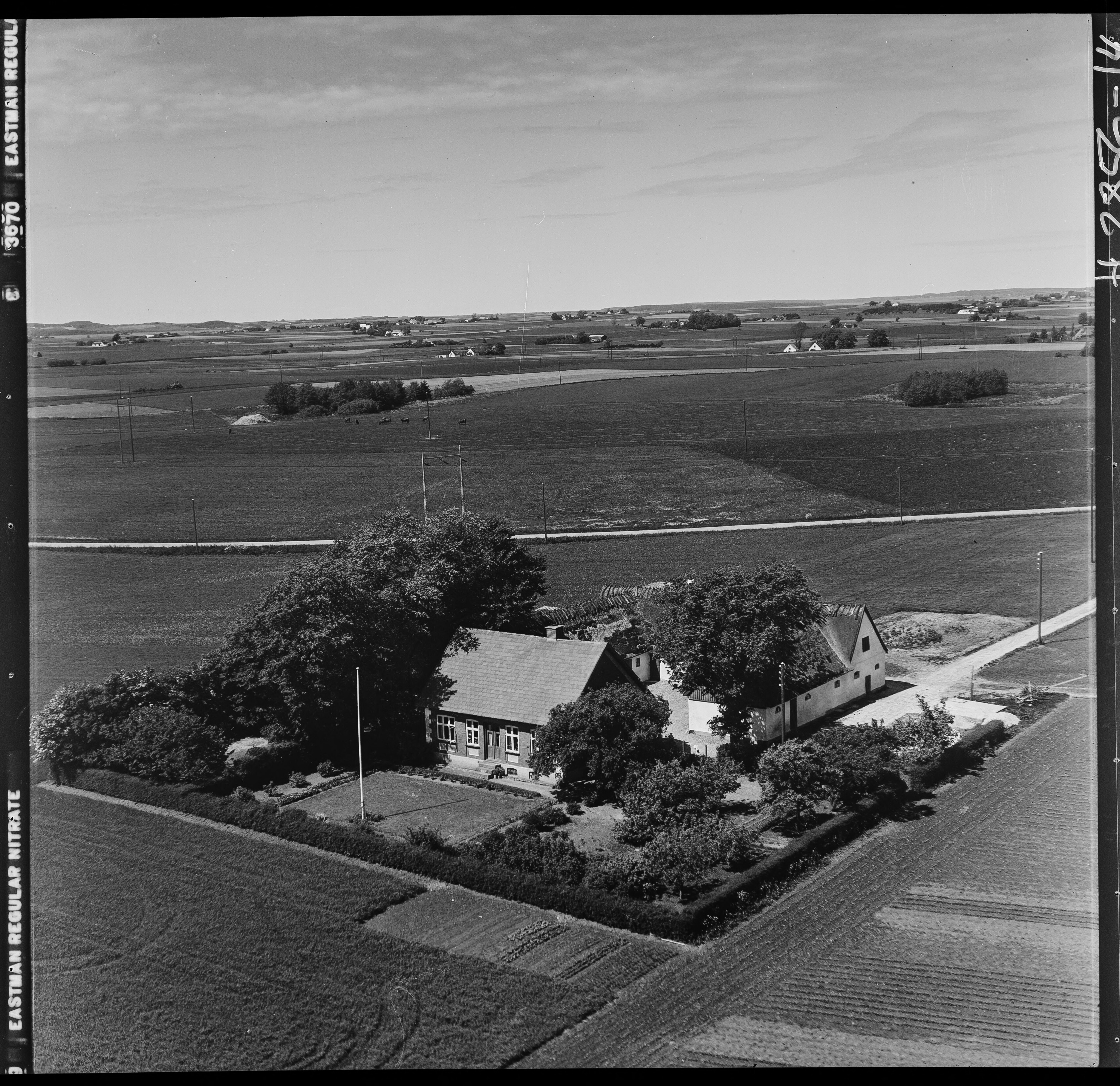 Skråfoto fra 1953 taget 109 meter fra Baunetoften 25