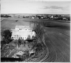 thumbnail: Skråfoto fra 1950 taget 250 meter fra Pærevangen 18, st. th