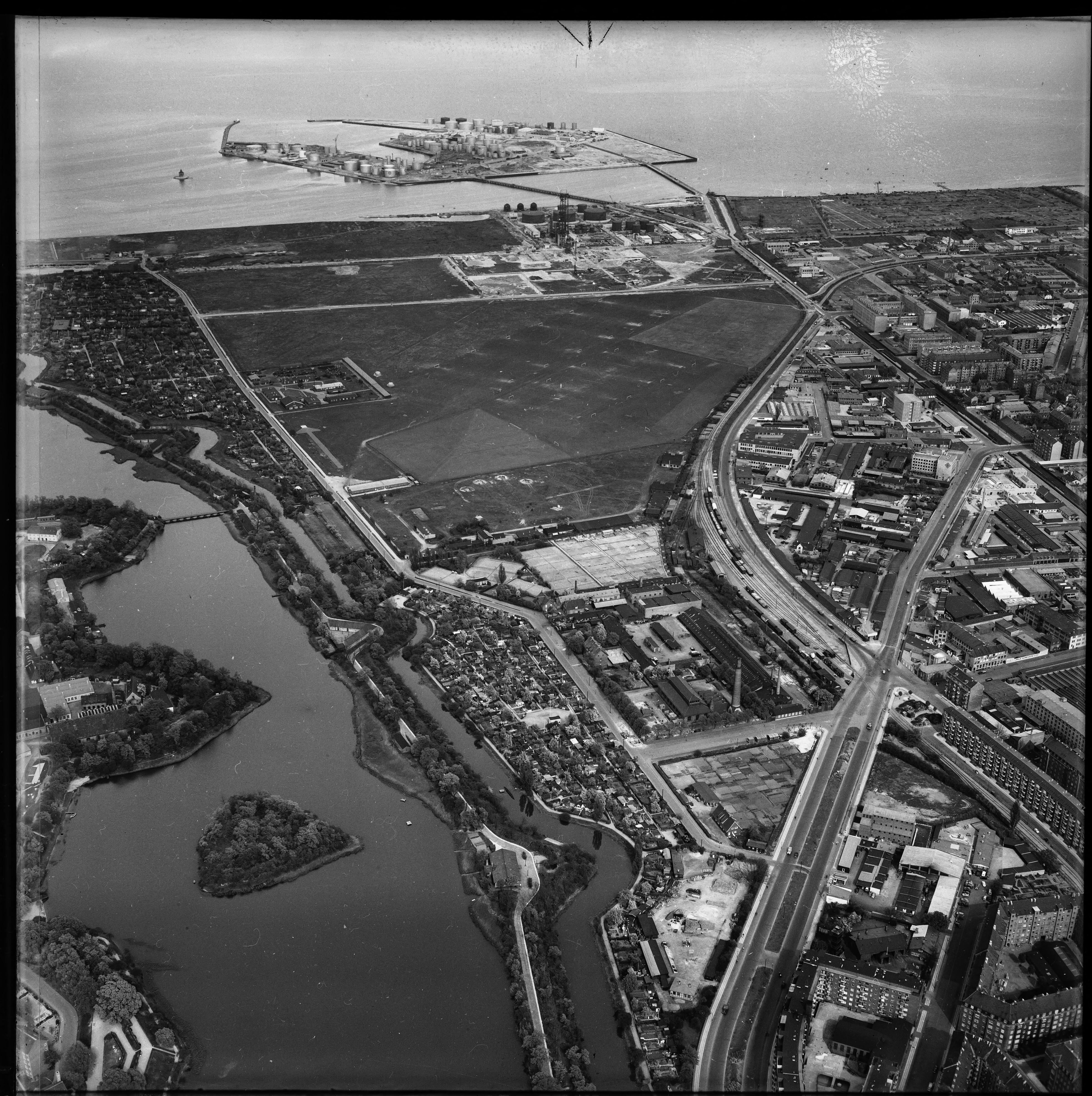 Skråfoto fra 1954-1971 taget 114 meter fra Kløvermarksvej 477