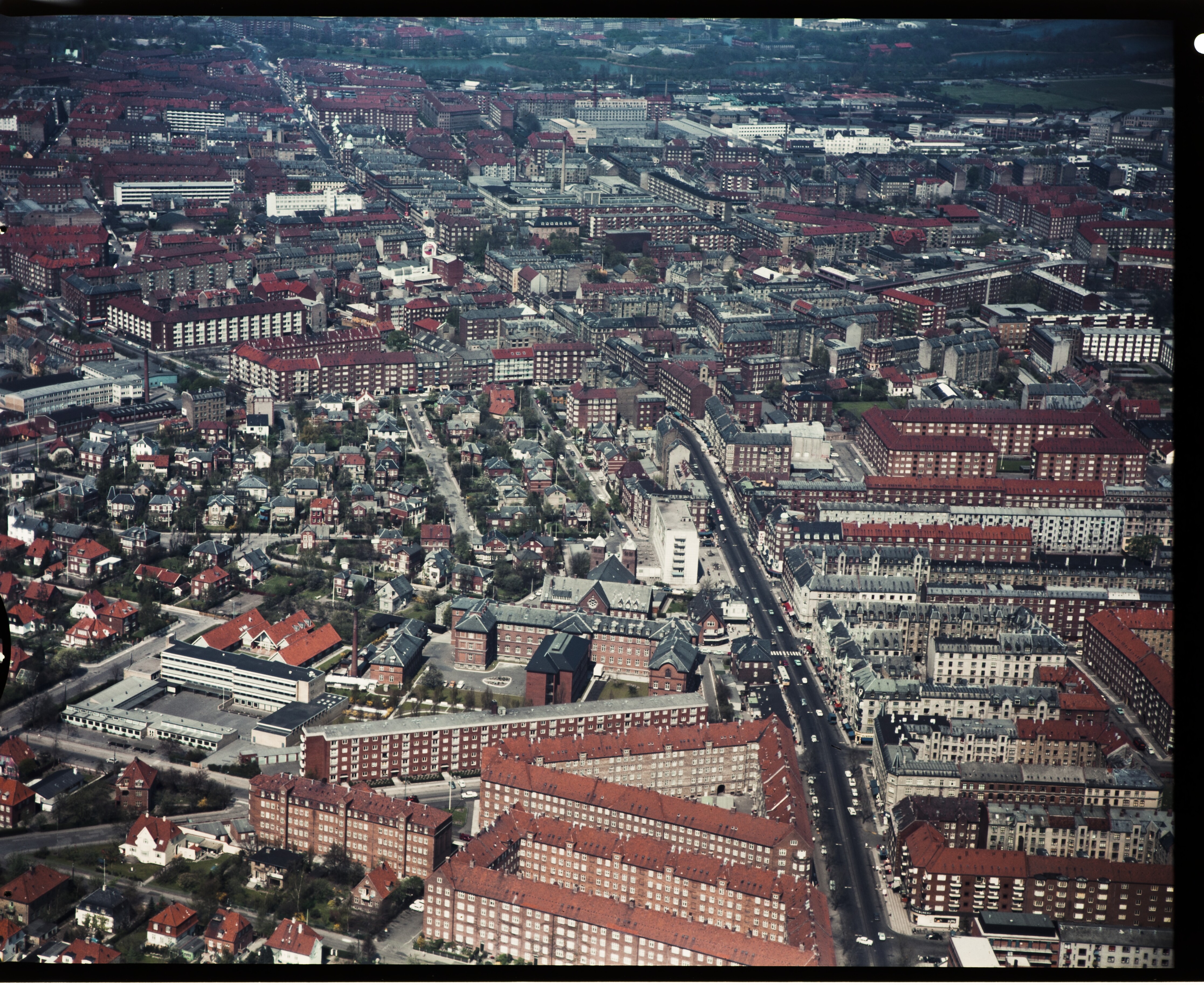 Skråfoto fra 1970-1986 taget 147 meter fra Peder Lykkes Vej 11, 2. th