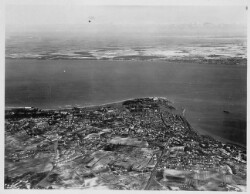thumbnail: Skråfoto fra 1928-1970 taget 341 meter fra Gurrevej 7, st. tv
