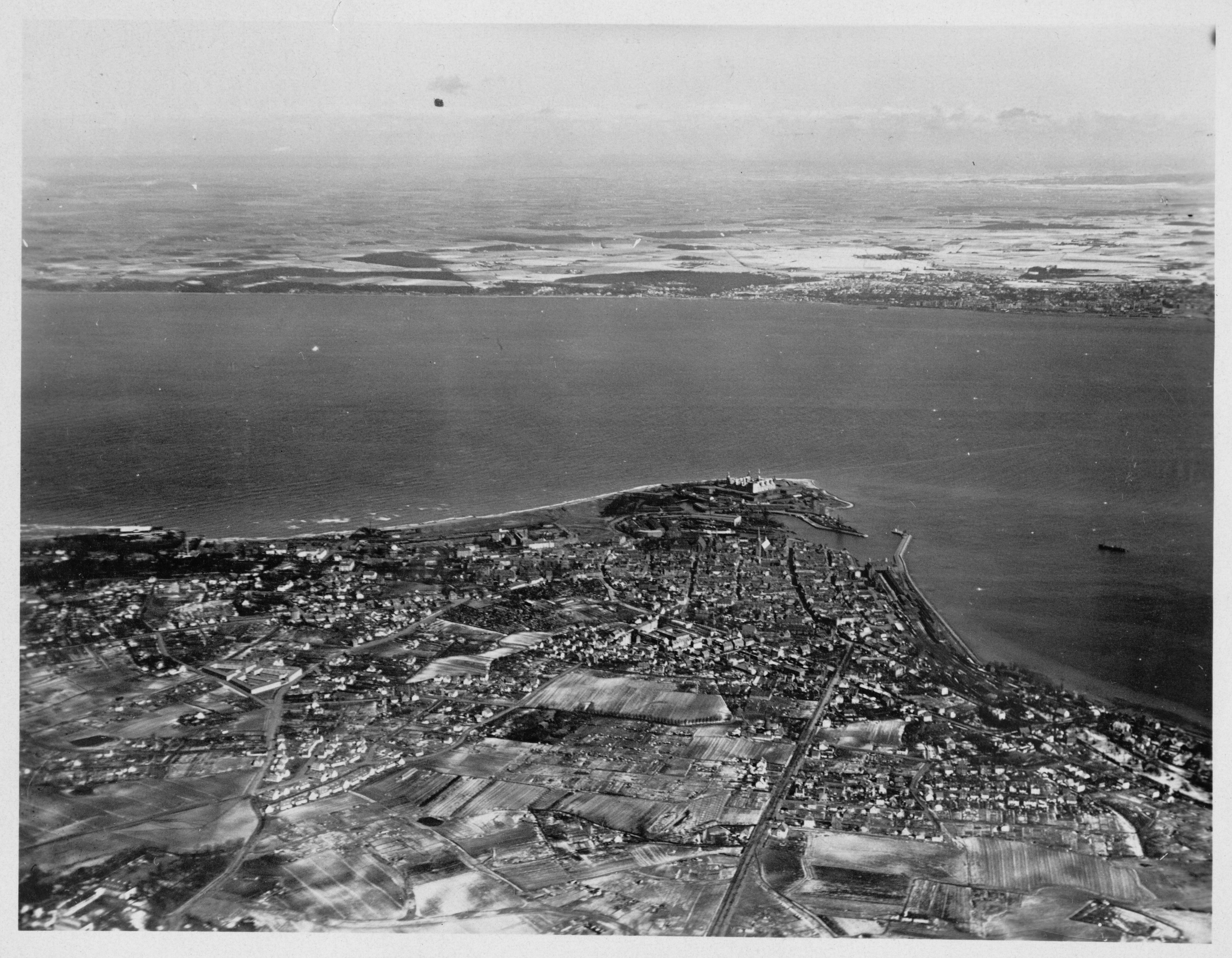Skråfoto fra 1928-1970 taget 246 meter fra Gurrevej 6D, . 1