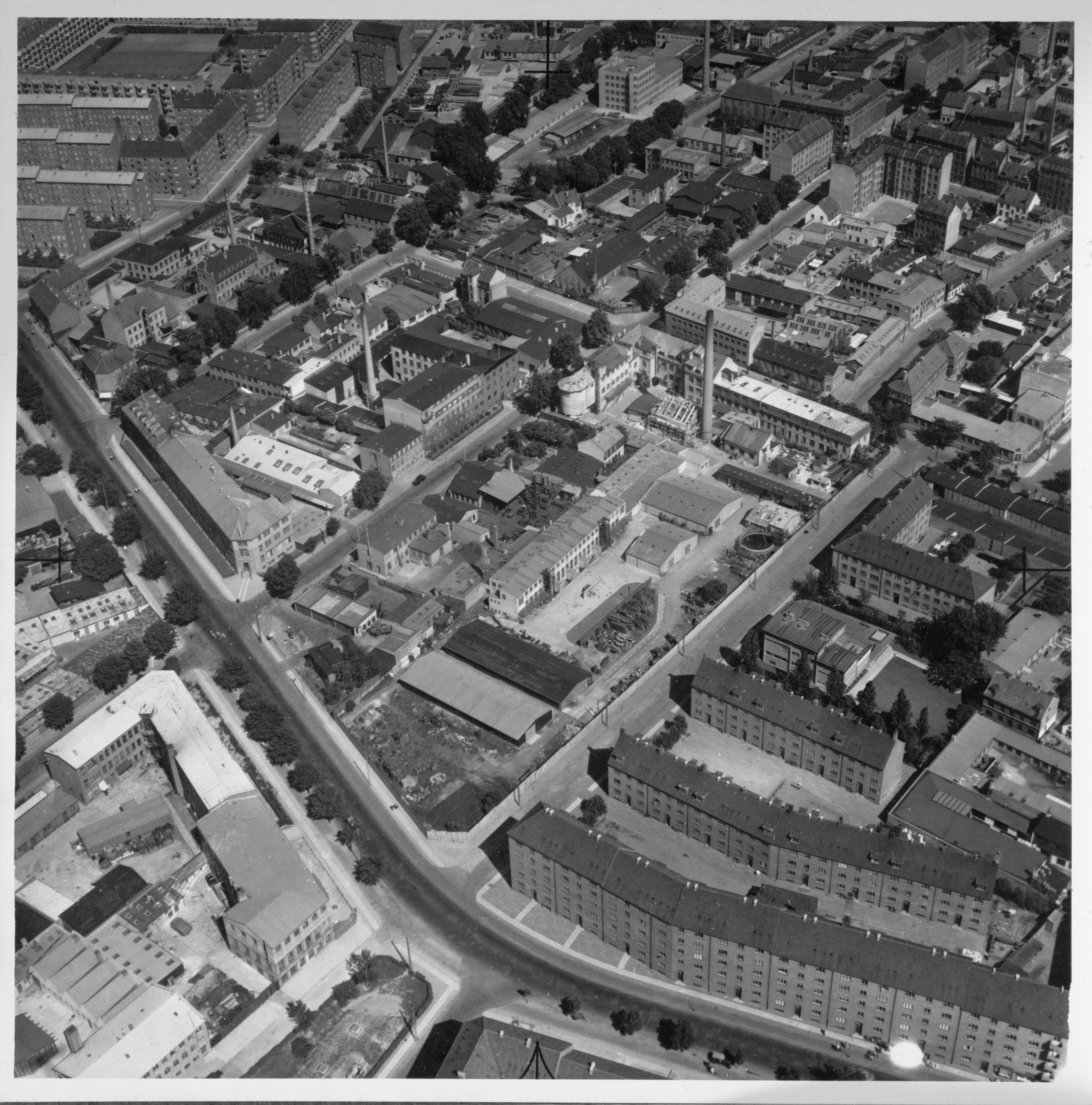 Skråfoto fra 1928-1972 taget 134 meter fra Frederikssundsvej 84