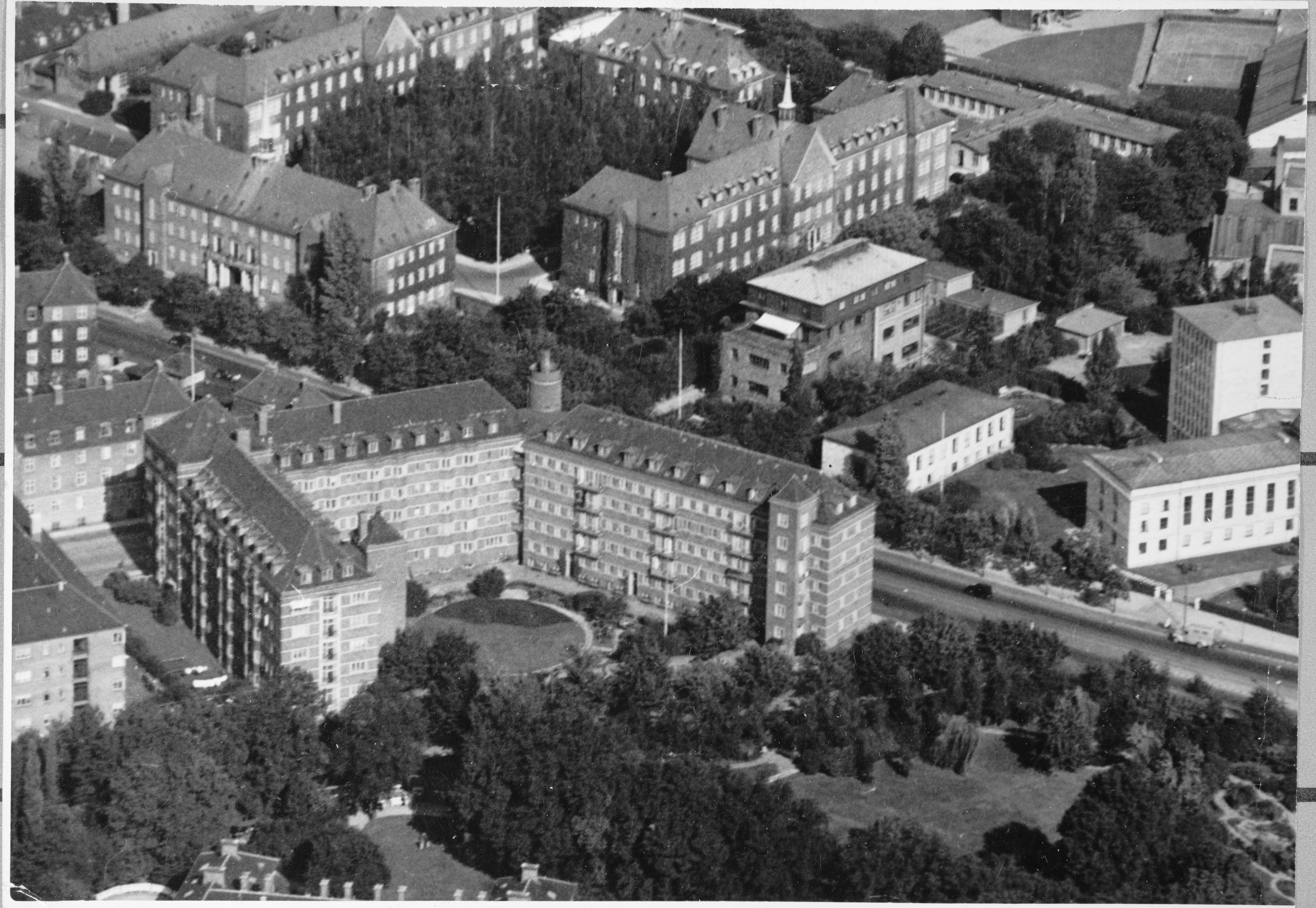 Skråfoto fra 1928-1983 taget 26 meter fra Sjællandsgade 65, st. th