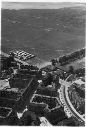 thumbnail: Skråfoto fra 1928-1980 taget 211 meter fra Rued Langgaards Vej 2C, st. 