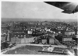 thumbnail: Skråfoto fra 1928-1980 taget 218 meter fra Rued Langgaards Vej 12, 3. 321
