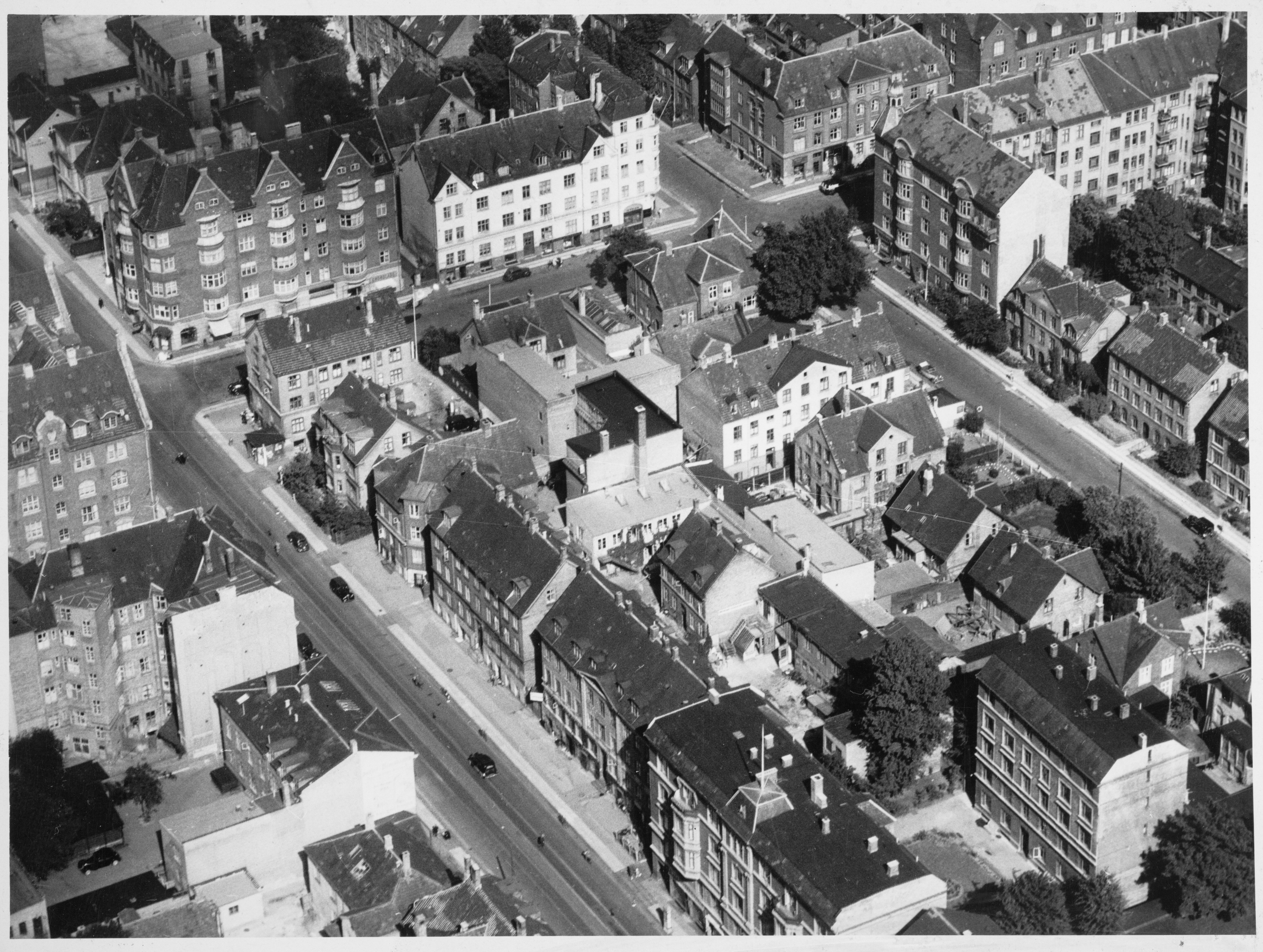 Skråfoto fra 1928-1972 taget 141 meter fra Sankt Knuds Vej 32
