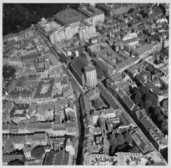 thumbnail: Skråfoto fra 1928-1950 taget 42 meter fra Landemærket 7, 3. 