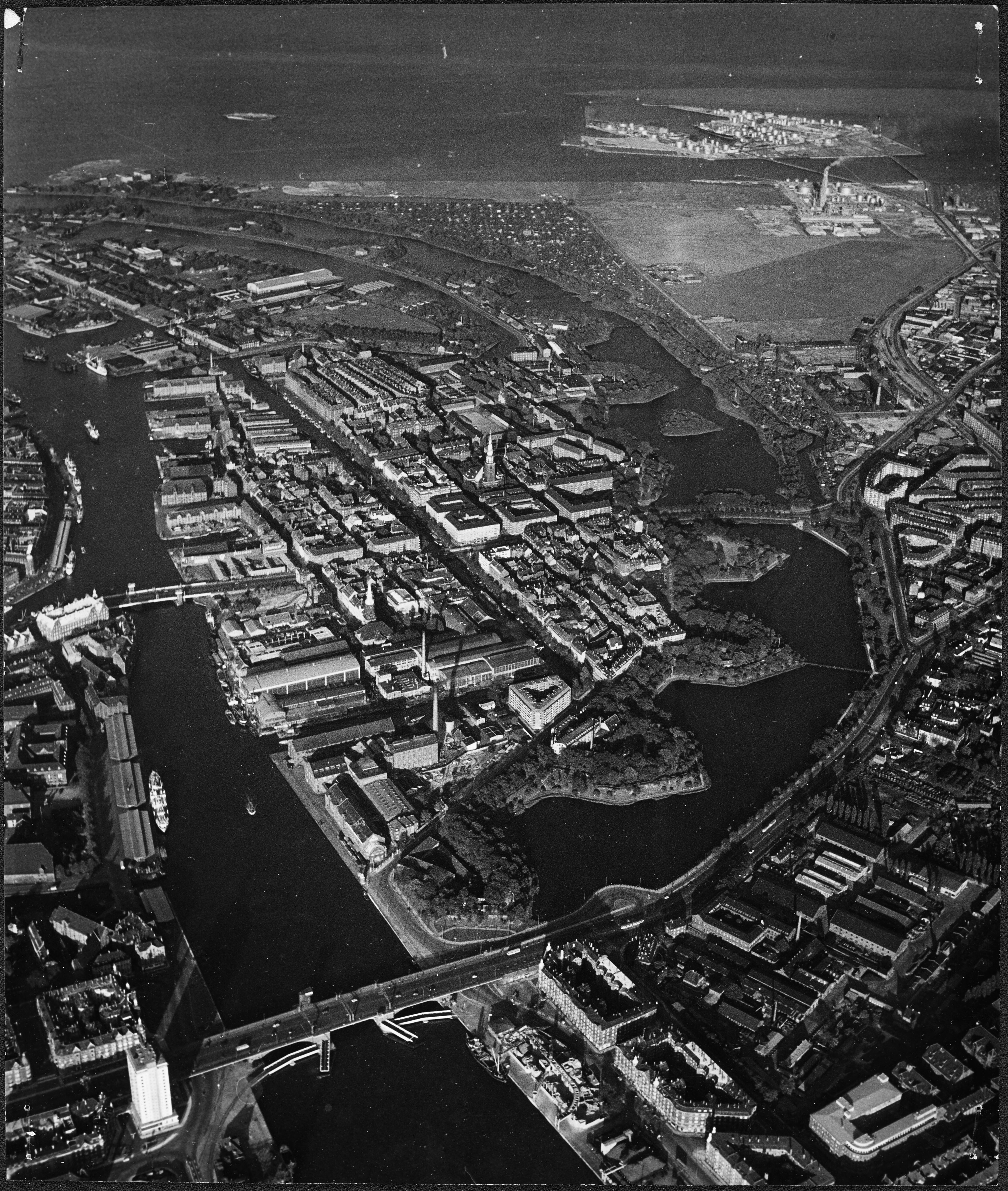 Skråfoto fra 1928-1981 taget 96 meter fra Prinsessegade 43B