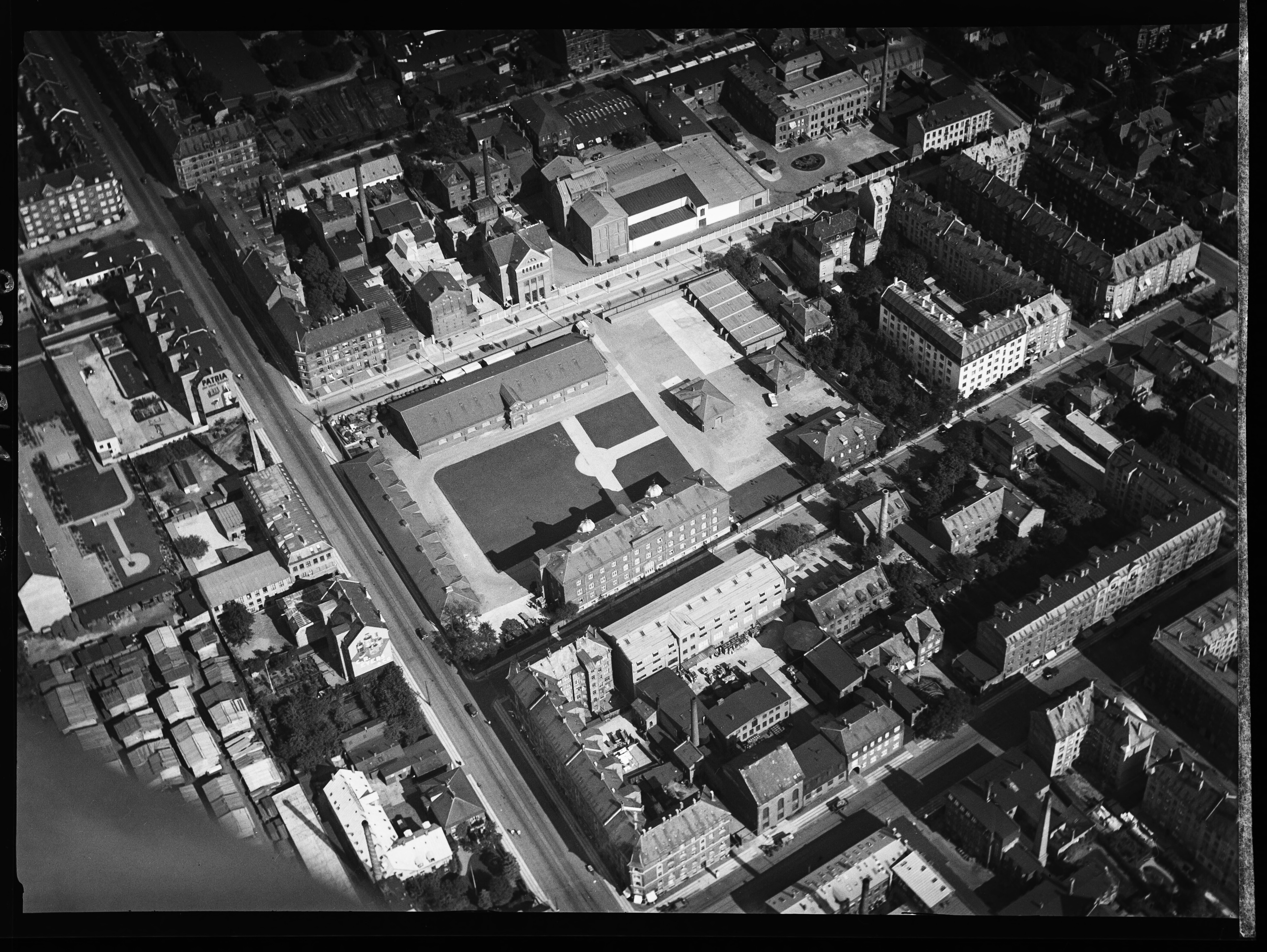 Skråfoto fra 1932-1950 taget 125 meter fra Kong Georgs Vej 57D