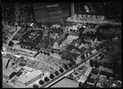 thumbnail: Skråfoto fra 1932-1950 taget 24 meter fra Dortheavej 32, 1. 3