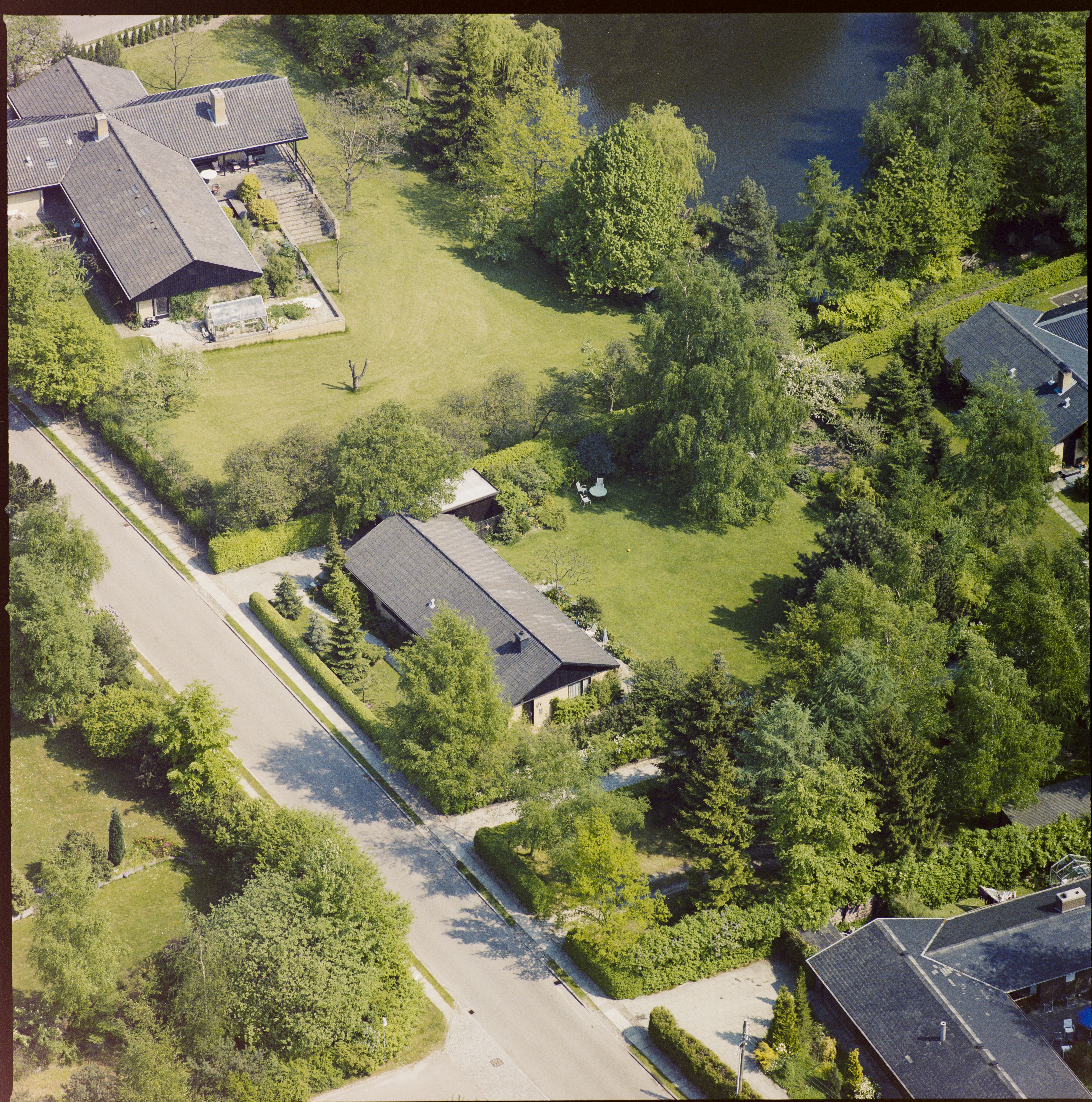 Skråfoto fra 1981 taget 115 meter fra Vejdammen 76
