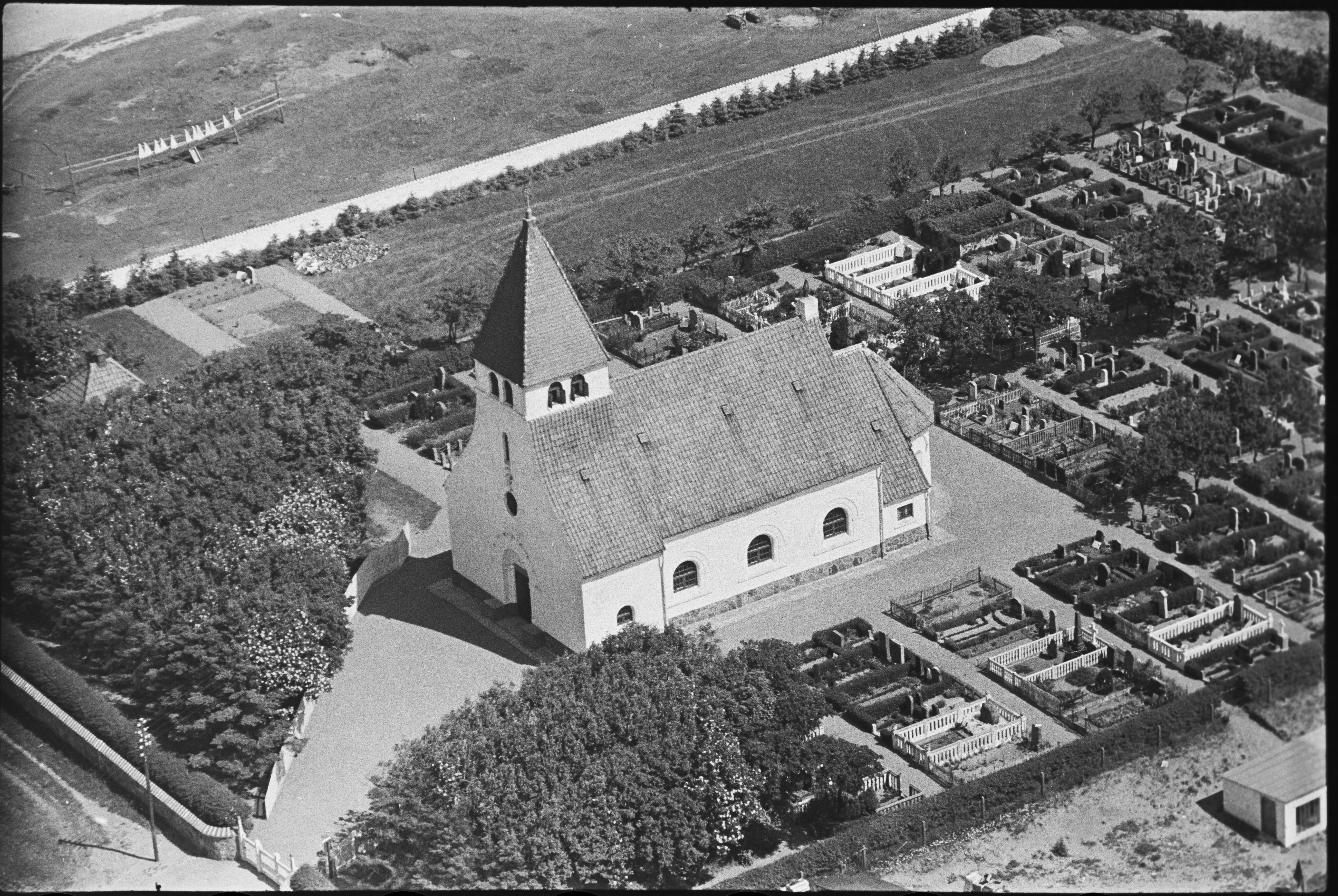 Skråfoto fra 1950 taget 57 meter fra Kirkegade 11