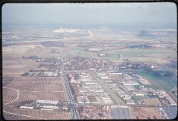 thumbnail: Skråfoto fra 1975 taget 75 meter fra Naverland 31, 2. 