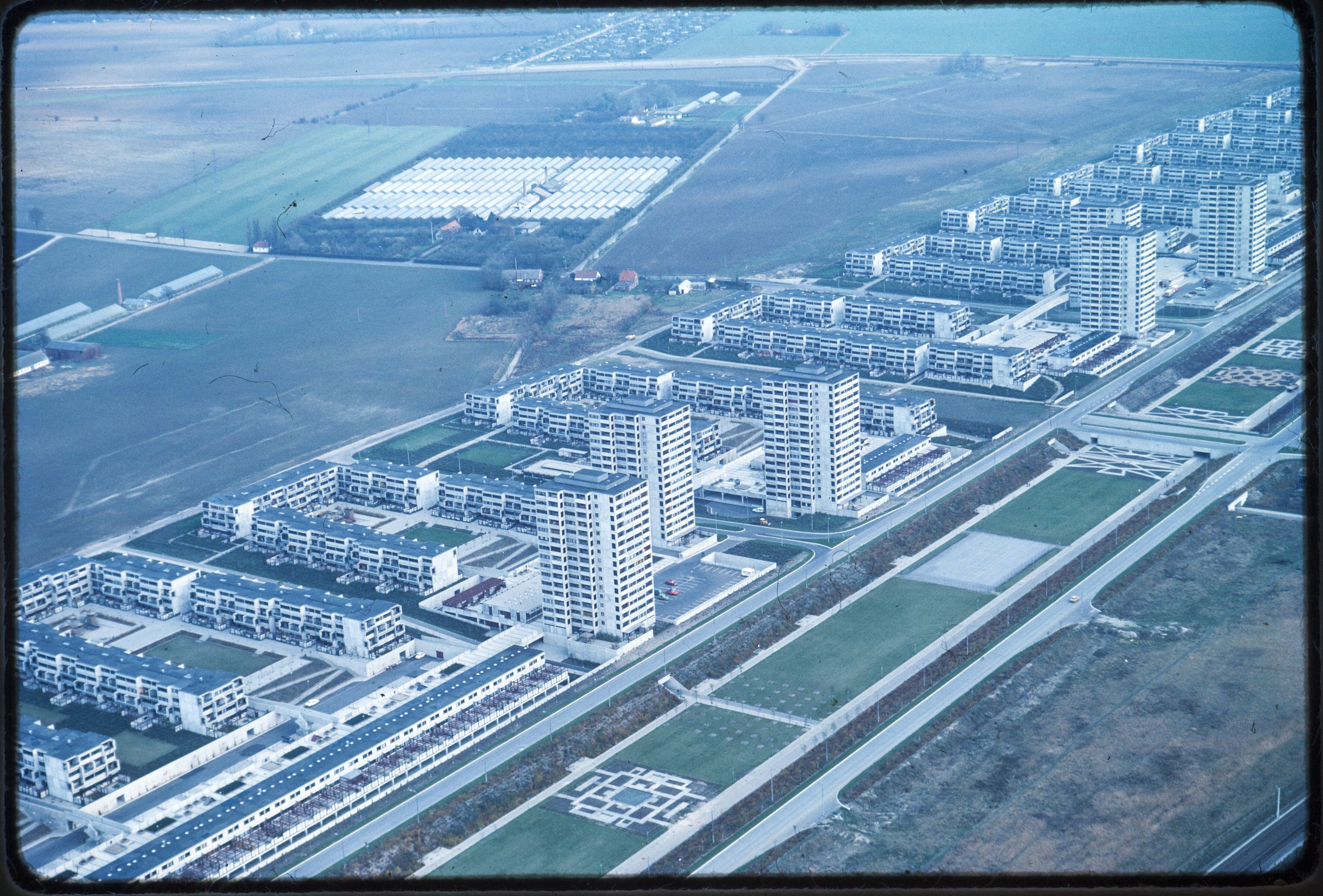 Skråfoto fra 1975 taget 493 meter fra Tingstedparken 96