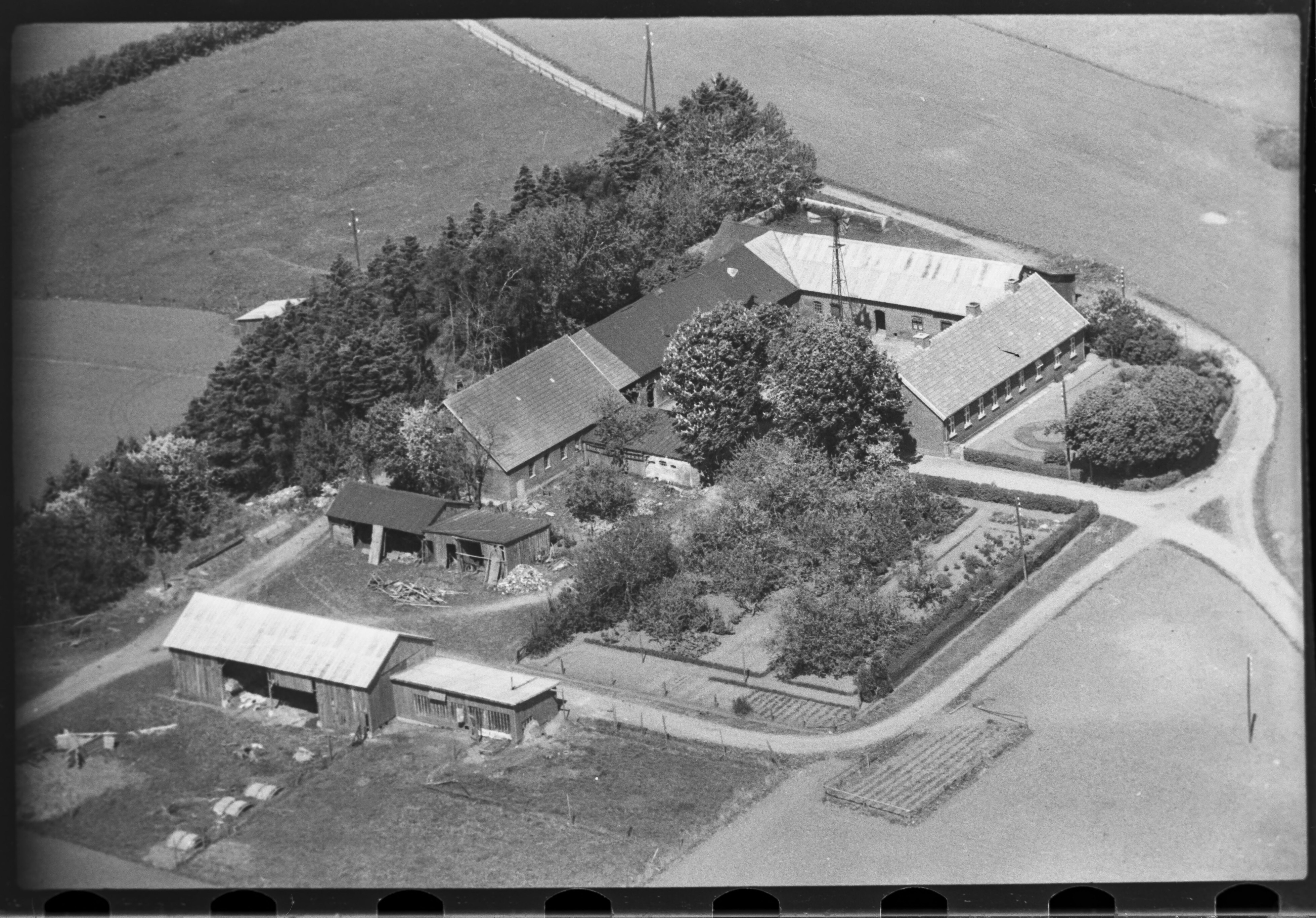 Skråfoto fra 1947 taget 169 meter fra Buskelundengen 64
