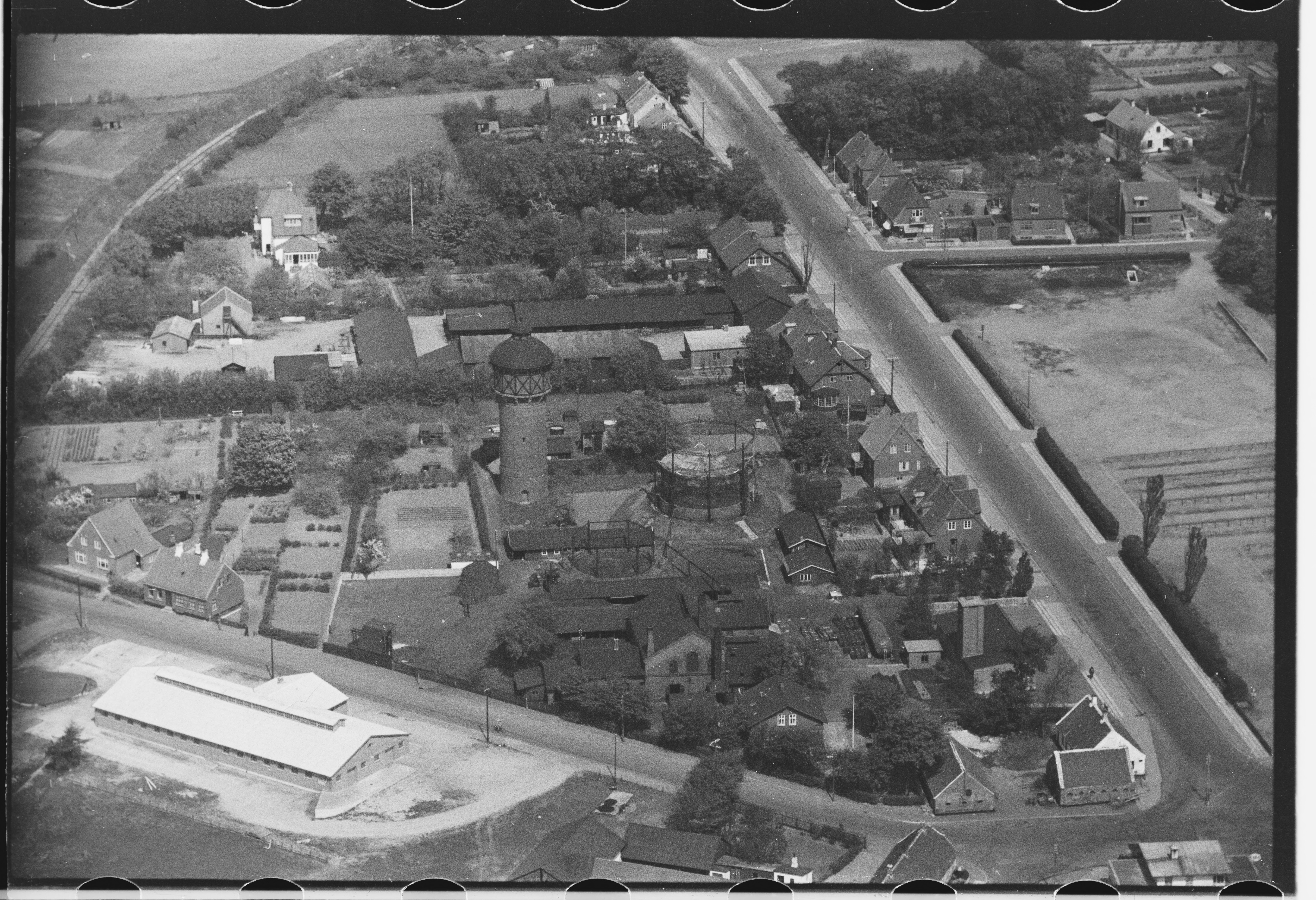 Skråfoto fra 1947 taget 84 meter fra Markedspladsen 25, 1. tv
