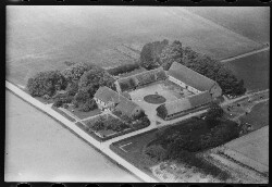 thumbnail: Skråfoto fra 1947 taget 67 meter fra Nattergalevej 8