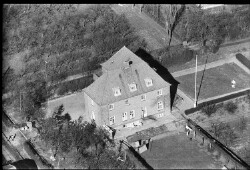 thumbnail: Skråfoto fra 1948-1952 taget 144 meter fra Hans Tausens Vej 13