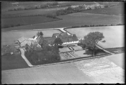 thumbnail: Skråfoto fra 1948-1952 taget 155 meter fra Storetoft 5