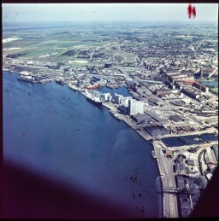 thumbnail: Skråfoto fra 1956 taget 169 meter fra Nyhavnsgade 9A, 1. 