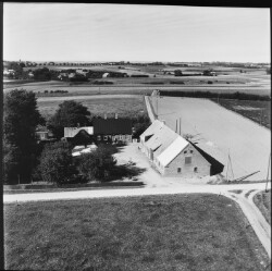 thumbnail: Skråfoto fra 1952 taget 157 meter fra Østergårds Alle 13