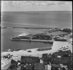 thumbnail: Skråfoto fra 1956 taget 94 meter fra Gryde Torv 22, 4. 