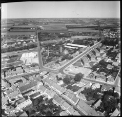 thumbnail: Skråfoto fra 1956 taget 136 meter fra Markedspladsen 16A