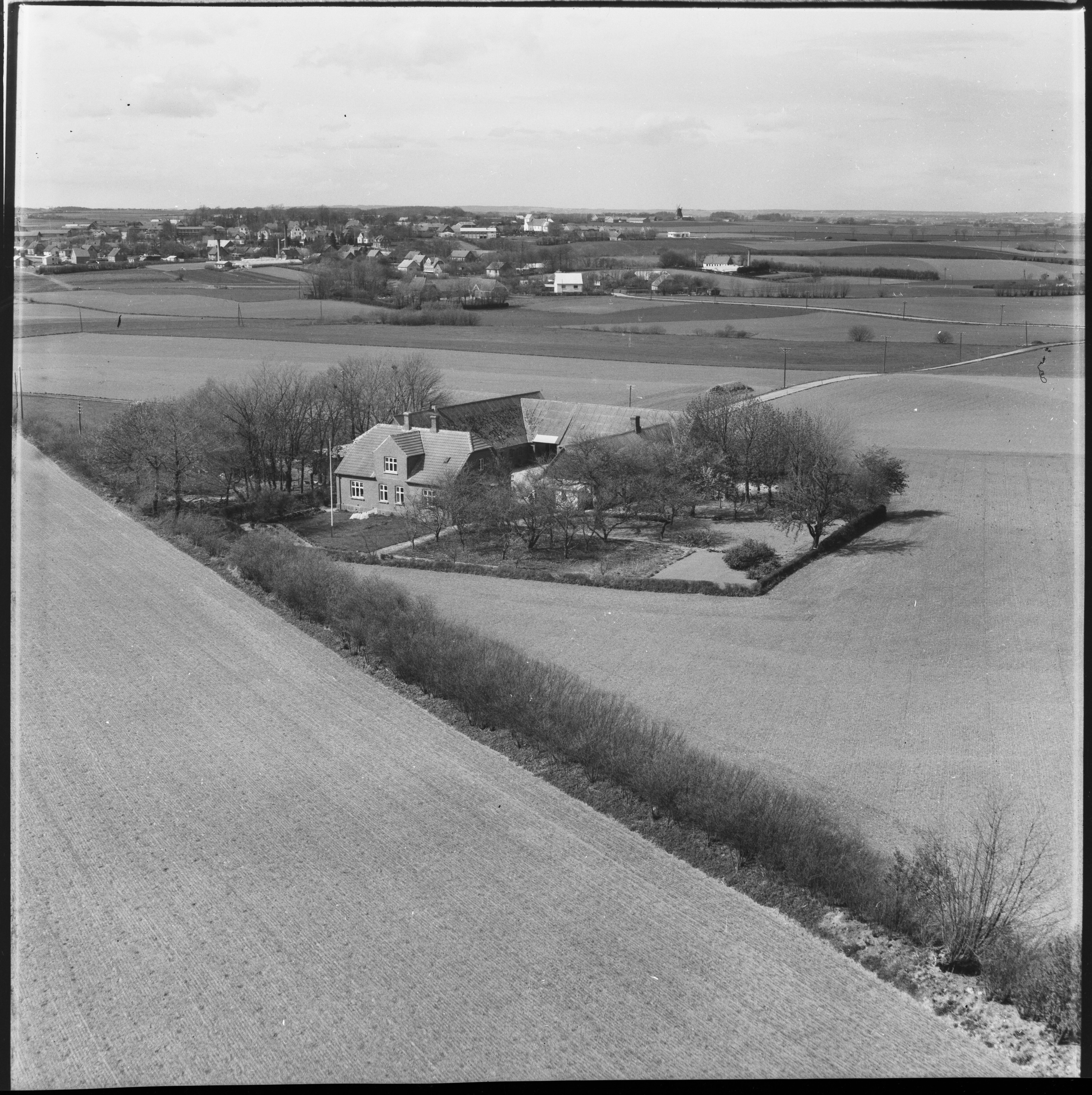 Skråfoto fra 1957 taget 50 meter fra Østergårds Alle 94