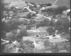 thumbnail: Skråfoto fra 1974 taget 50 meter fra Alling Gyde 6