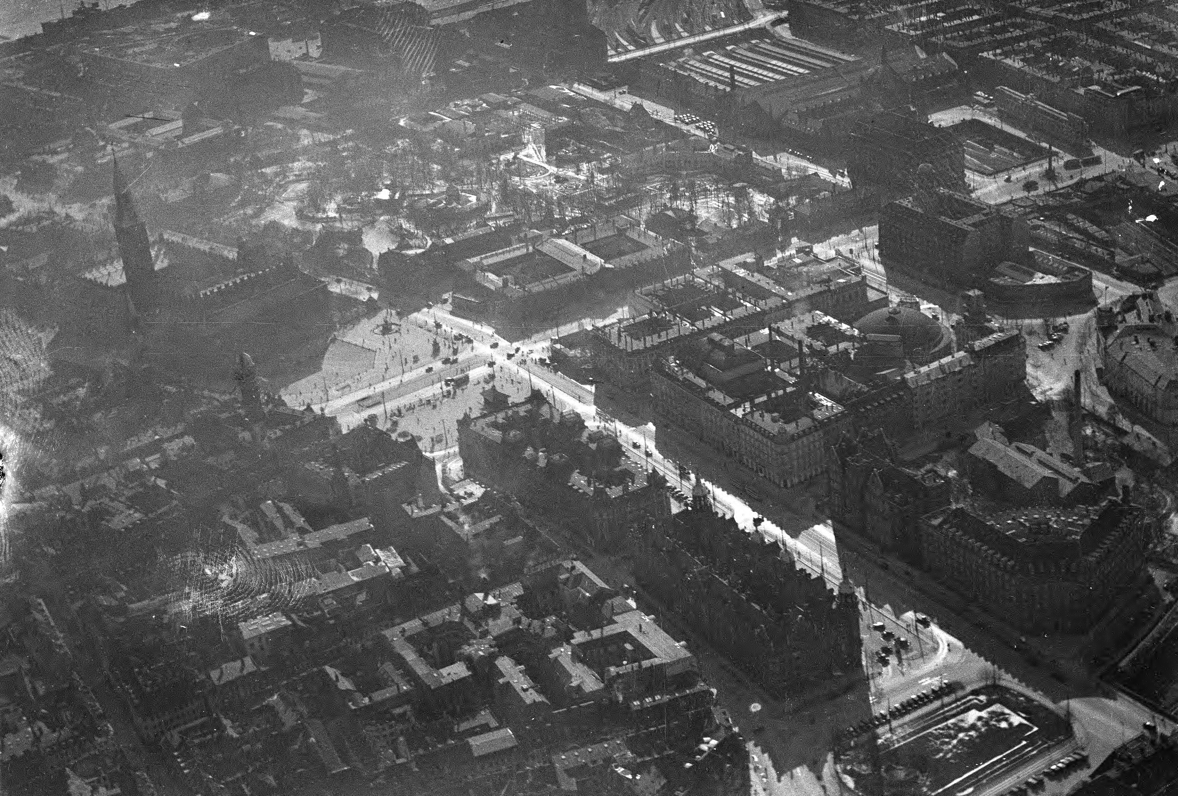 Skråfoto fra 1932-1950 taget 18 meter fra H.C. Andersens Boulevard 5, st. 