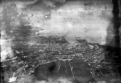 thumbnail: Skråfoto fra 1932-1950 taget 161 meter fra Tom Kristensens Vej 42, 1. th