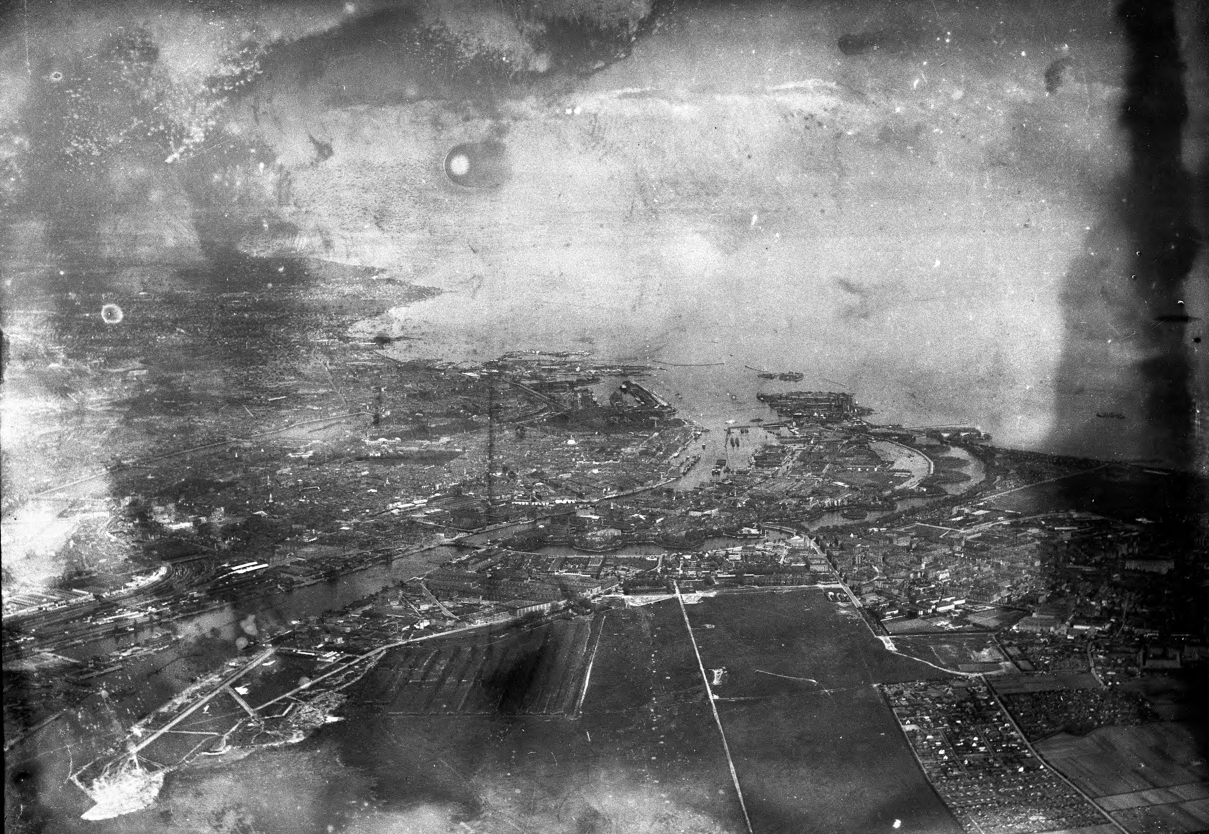 Skråfoto fra 1932-1950 taget 161 meter fra Tom Kristensens Vej 42, 1. th
