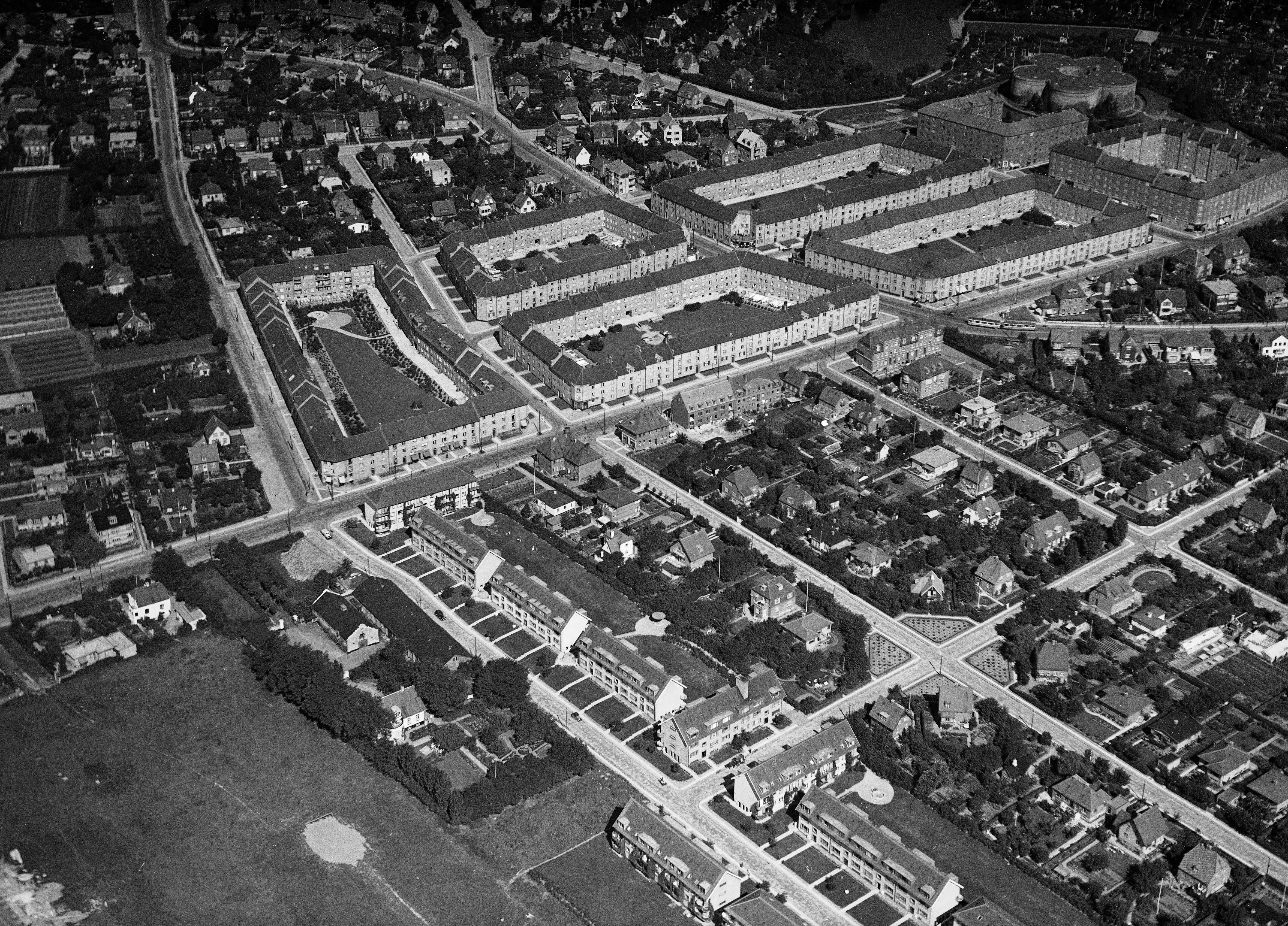 Skråfoto fra 1932-1950 taget 35 meter fra Bellahøjvej 133, st. tv