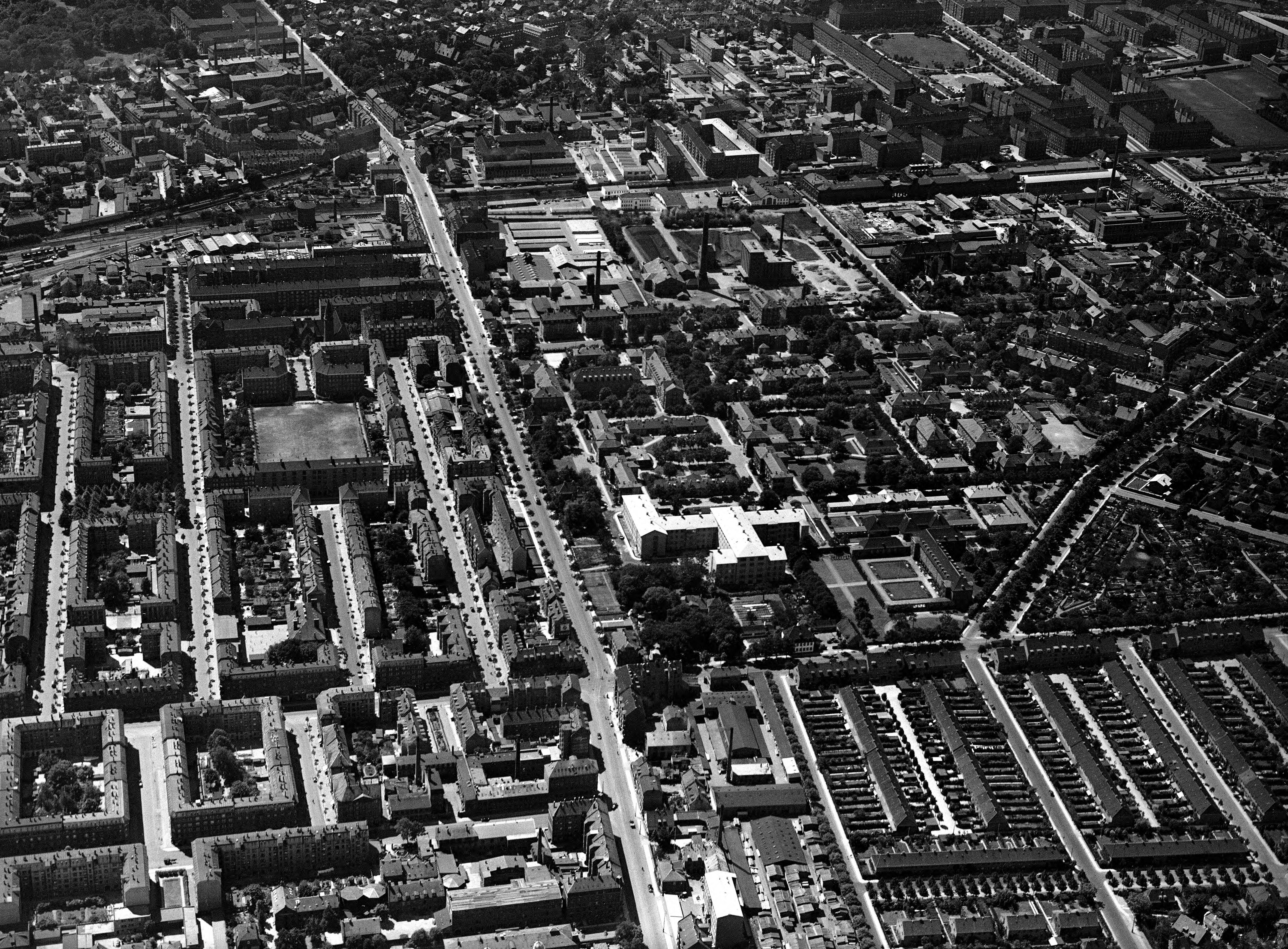 Skråfoto fra 1932-1950 taget 301 meter fra Godthåbsvej 101A, st. 1