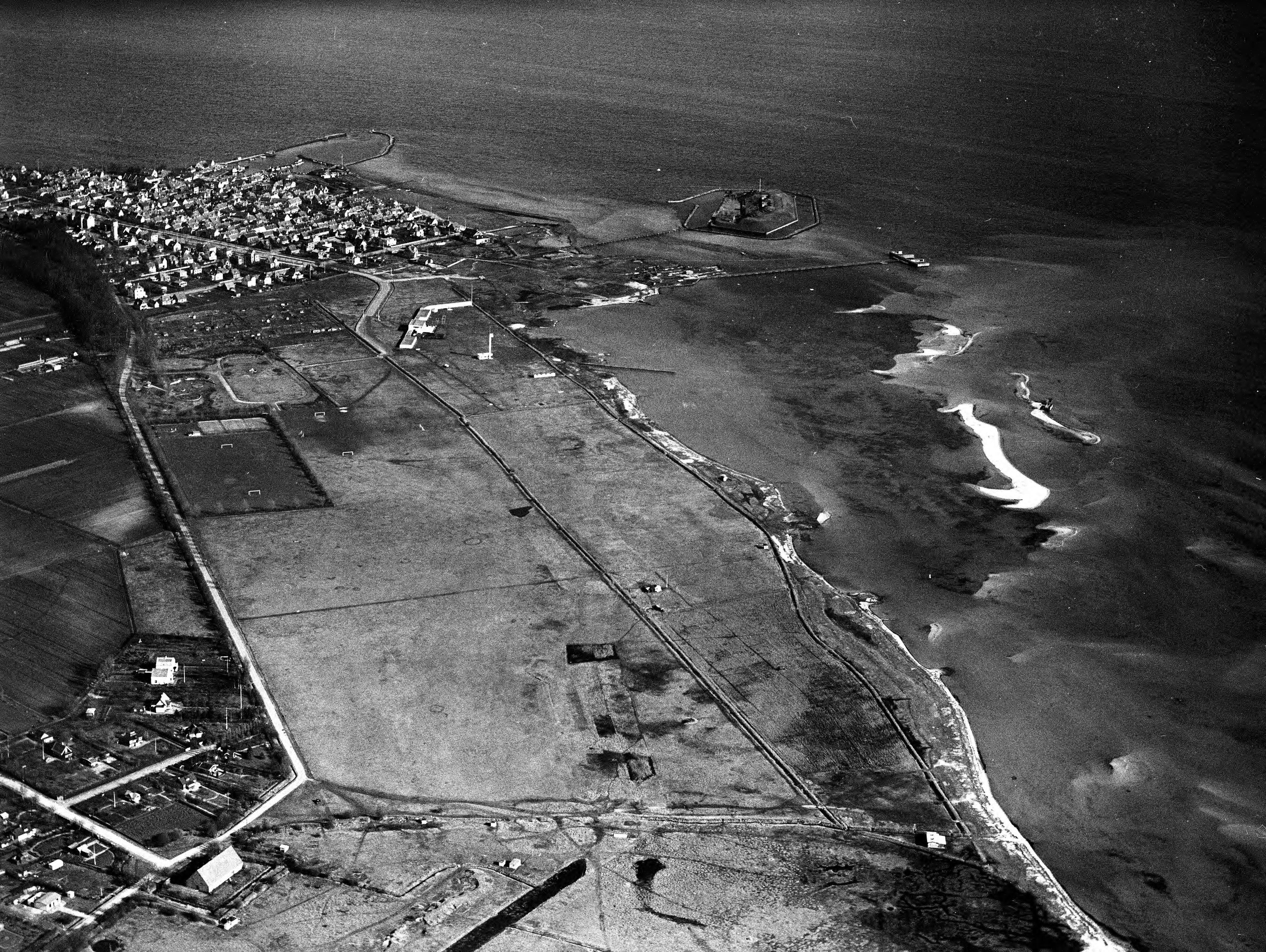 Skråfoto fra 1932-1950 taget 472 meter fra Borgervænget 12B