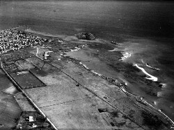 thumbnail: Skråfoto fra 1932-1950 taget 61 meter fra Engvej 80, 1. tv