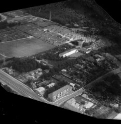 thumbnail: Skråfoto fra 1946-1969 taget 200 meter fra Kong Hans Alle 14B, 1. th