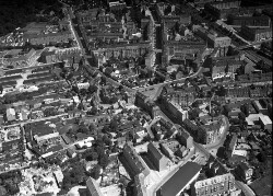 thumbnail: Skråfoto fra 1932-1950 taget 157 meter fra Bomuldsgade 4, 2. 