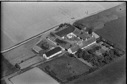 thumbnail: Skråfoto fra 1936-1938 taget 310 meter fra Lillevangsvej 27