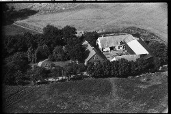 thumbnail: Skråfoto fra 1936-1938 taget 306 meter fra Brøndbyøstervej 166C, . 3