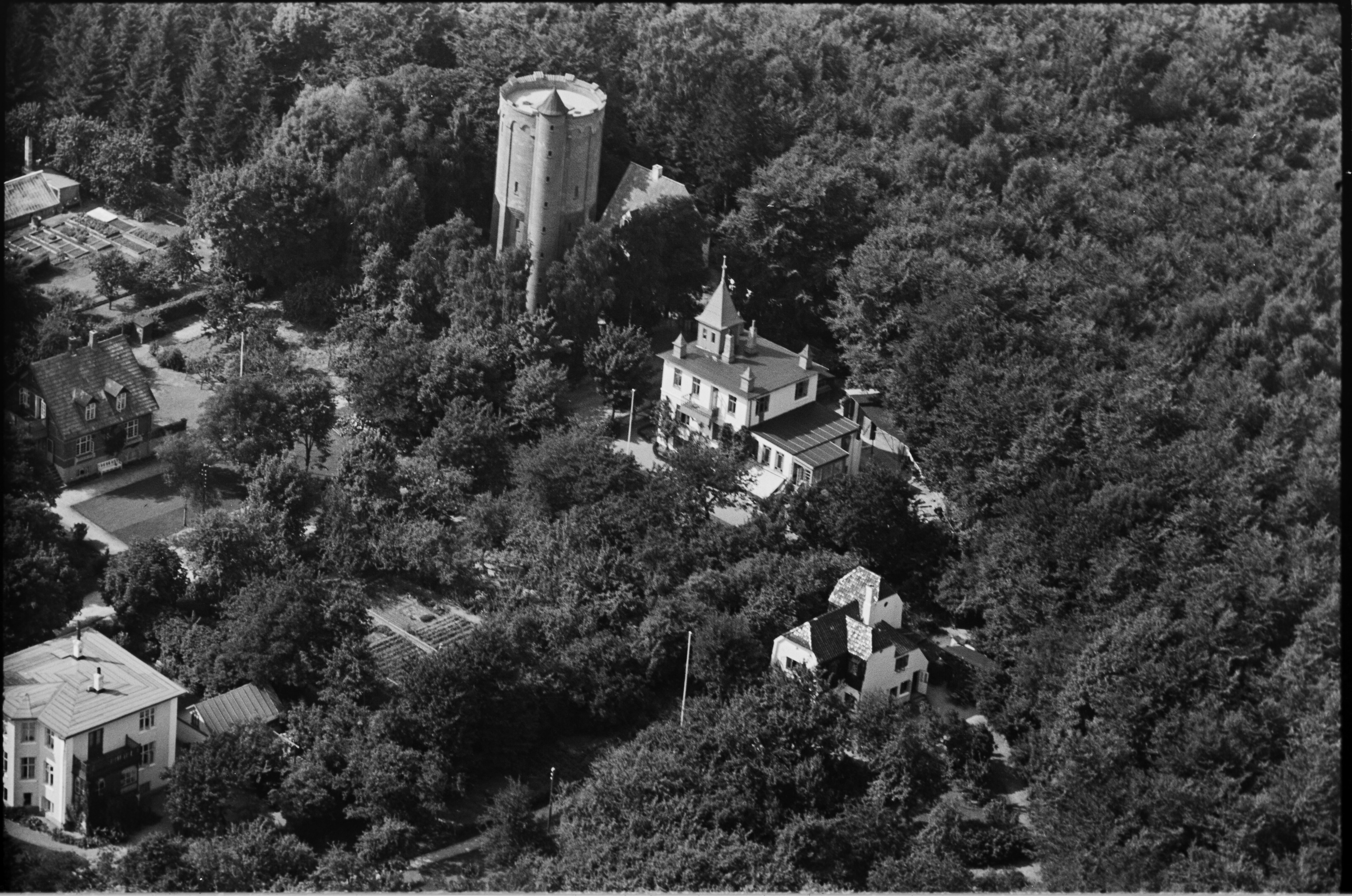 Skråfoto fra 1936-1938 taget 84 meter fra Struensee Alle 9
